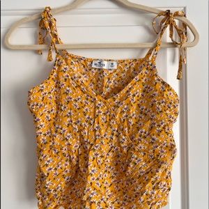 Hollister flower top